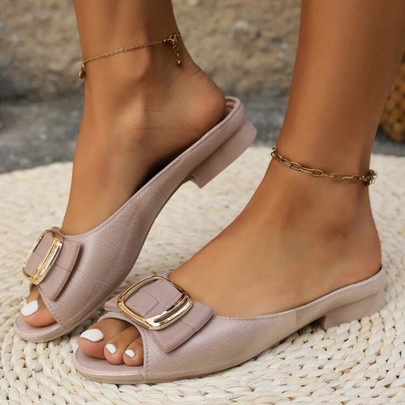 Crocodile Embossed Bow Decor Slides Women's Sandals - Picture 5 of 5